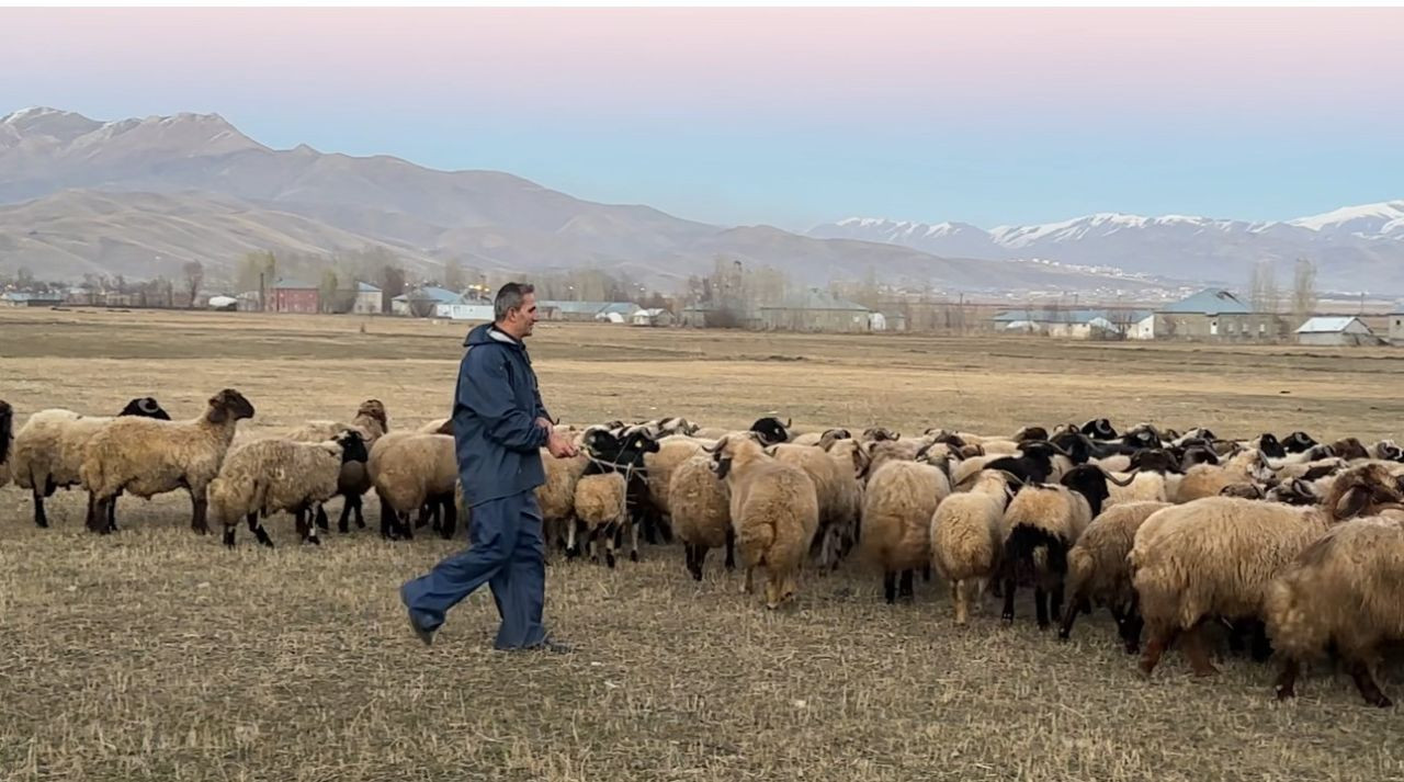 Okulda öğretmen köyde çiftçi - Sayfa 5