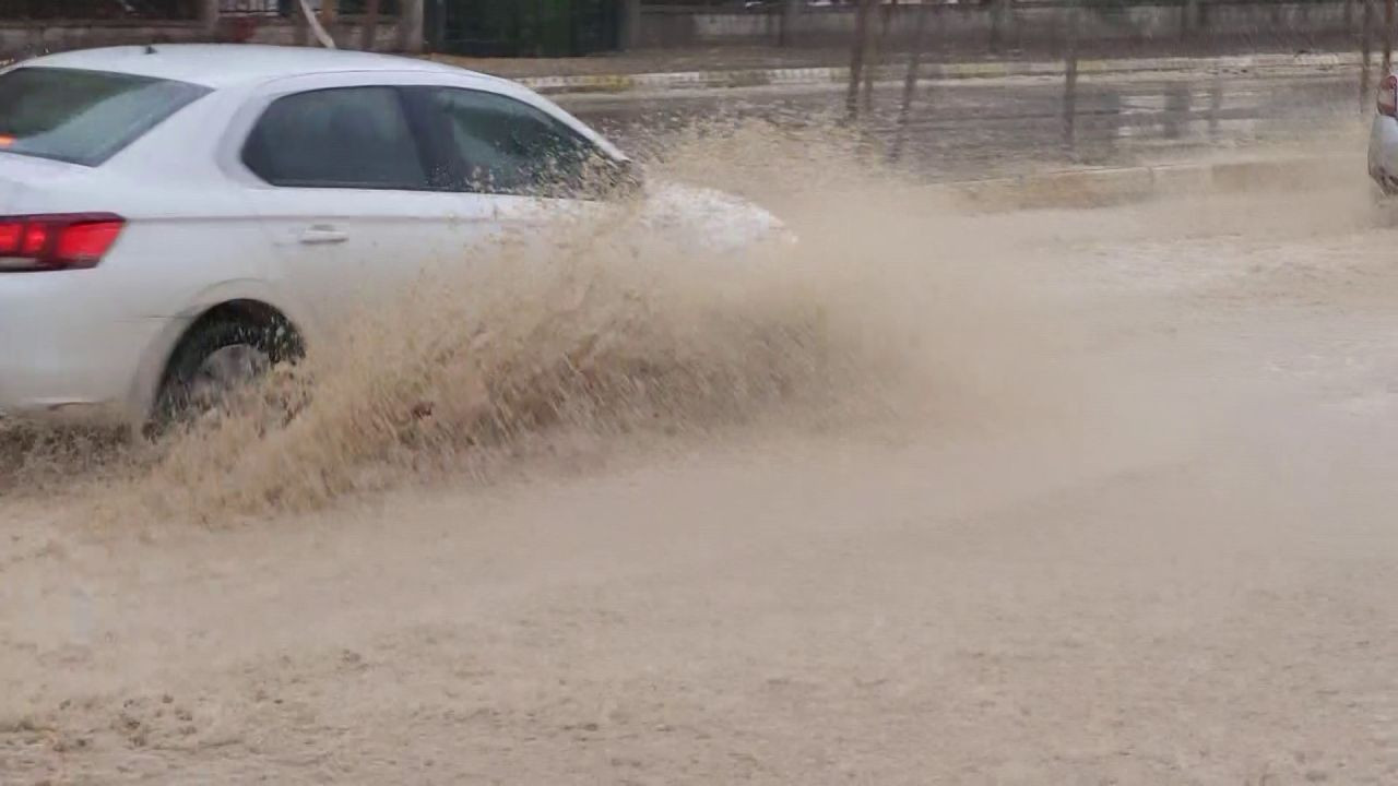 Adıyaman'da Sağanak Yağış Hayatı Olumsuz Etkiledi - Sayfa 1