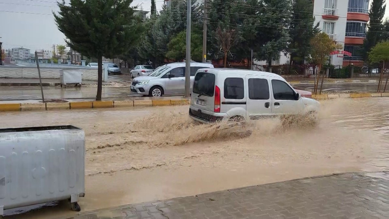 Adıyaman'da Sağanak Yağış Hayatı Olumsuz Etkiledi