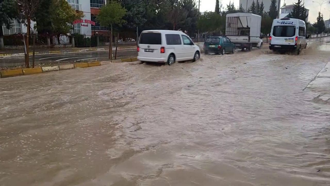 Adıyaman'da Sağanak Yağış Hayatı Olumsuz Etkiledi - Sayfa 4