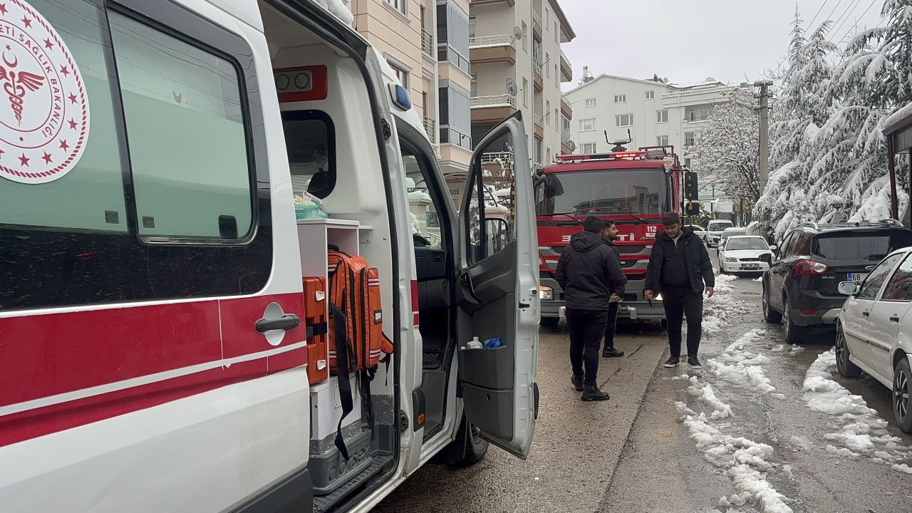 Aksaray’da Öğretmenevinde Yangın Paniği: 3 Kişi Dumandan Etkilendi - Sayfa 1