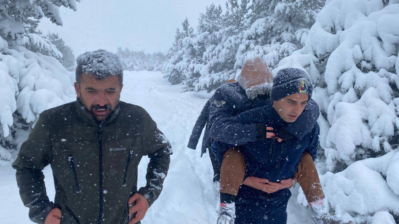 Yozgat’ta Kar Yağışı Piknikçileri Mahsur Bıraktı, Jandarma Kurtardı