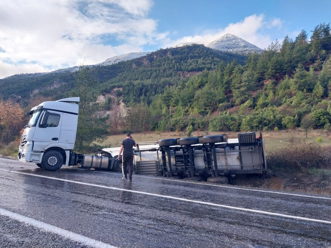 Karabük’te Azot Tankeri Devrildi: Trafik Kontrollü Sağlanıyor - Sayfa 5