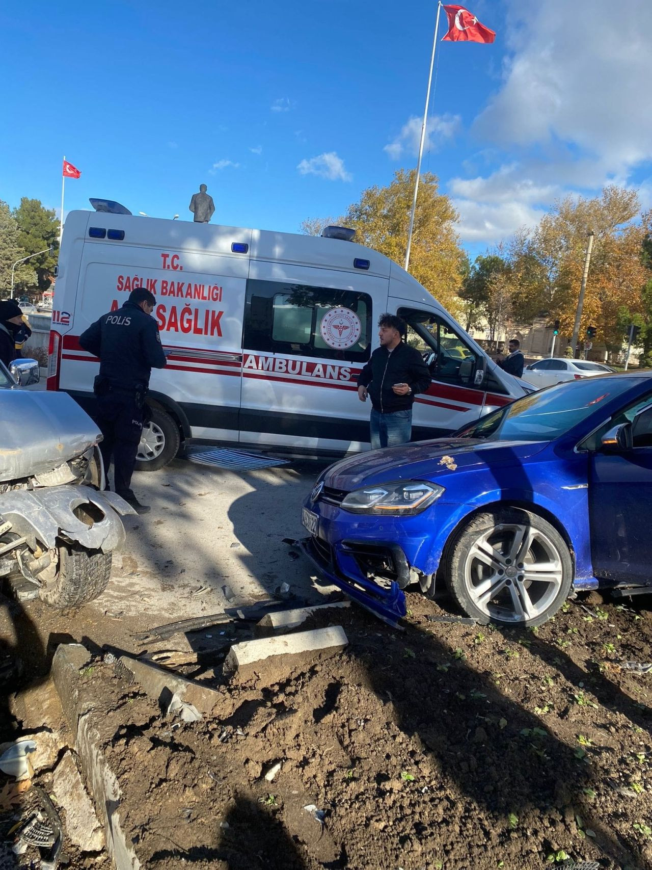 Burdur’da Kamyonet ile Otomobil Çarpıştı: 3 Yaralı - Sayfa 1