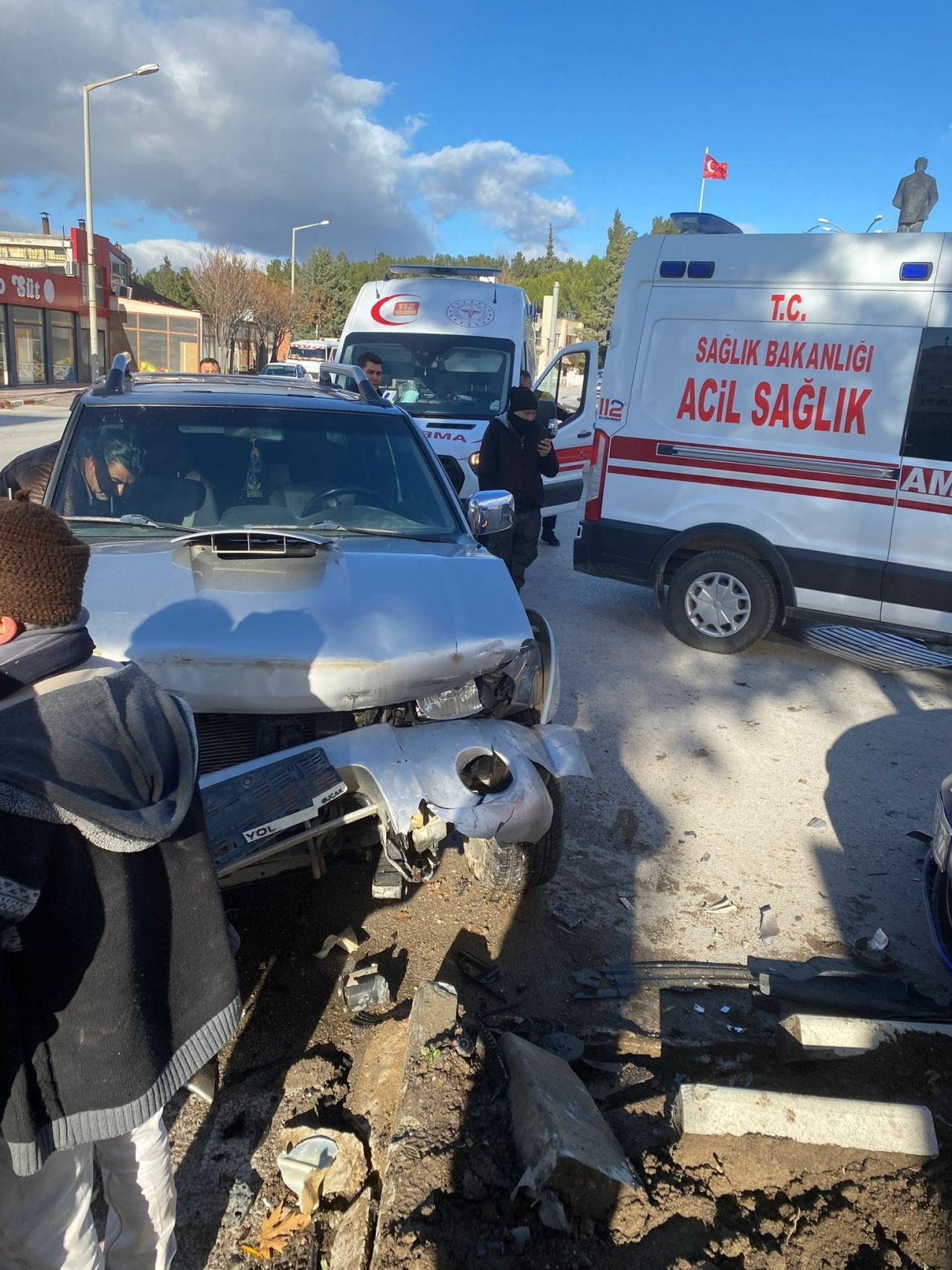 Burdur’da Kamyonet ile Otomobil Çarpıştı: 3 Yaralı - Sayfa 3