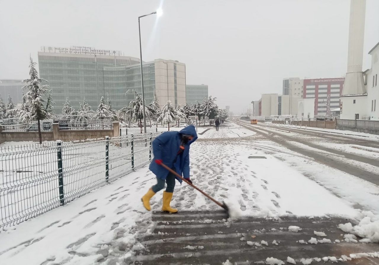 Yeşilyurt Belediyesi’nden Karla Mücadelede 7/24 Seferberlik - Sayfa 3