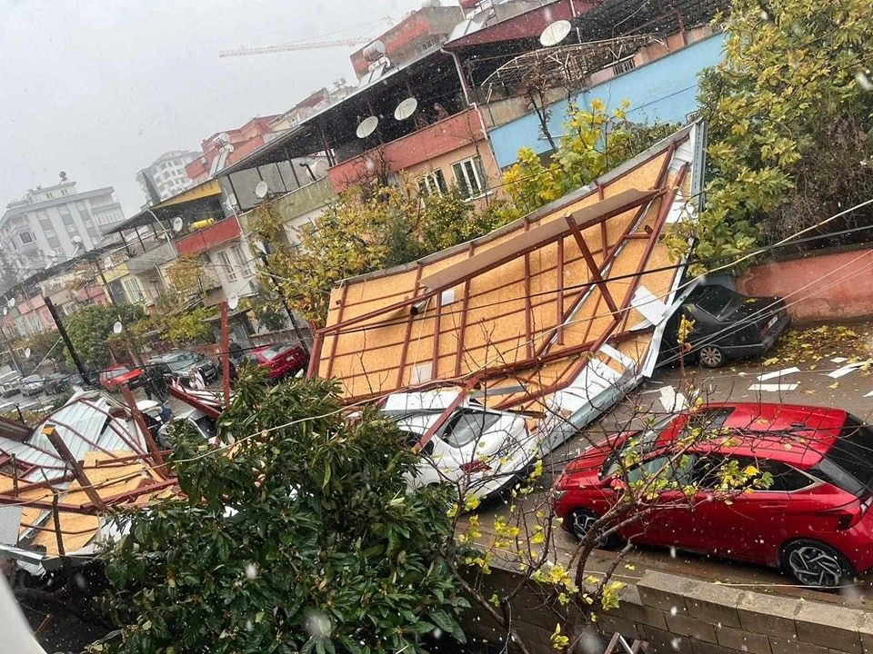 Kahramanmaraş’ta Şiddetli Fırtına Apartman Çatısını Uçurdu - Sayfa 2