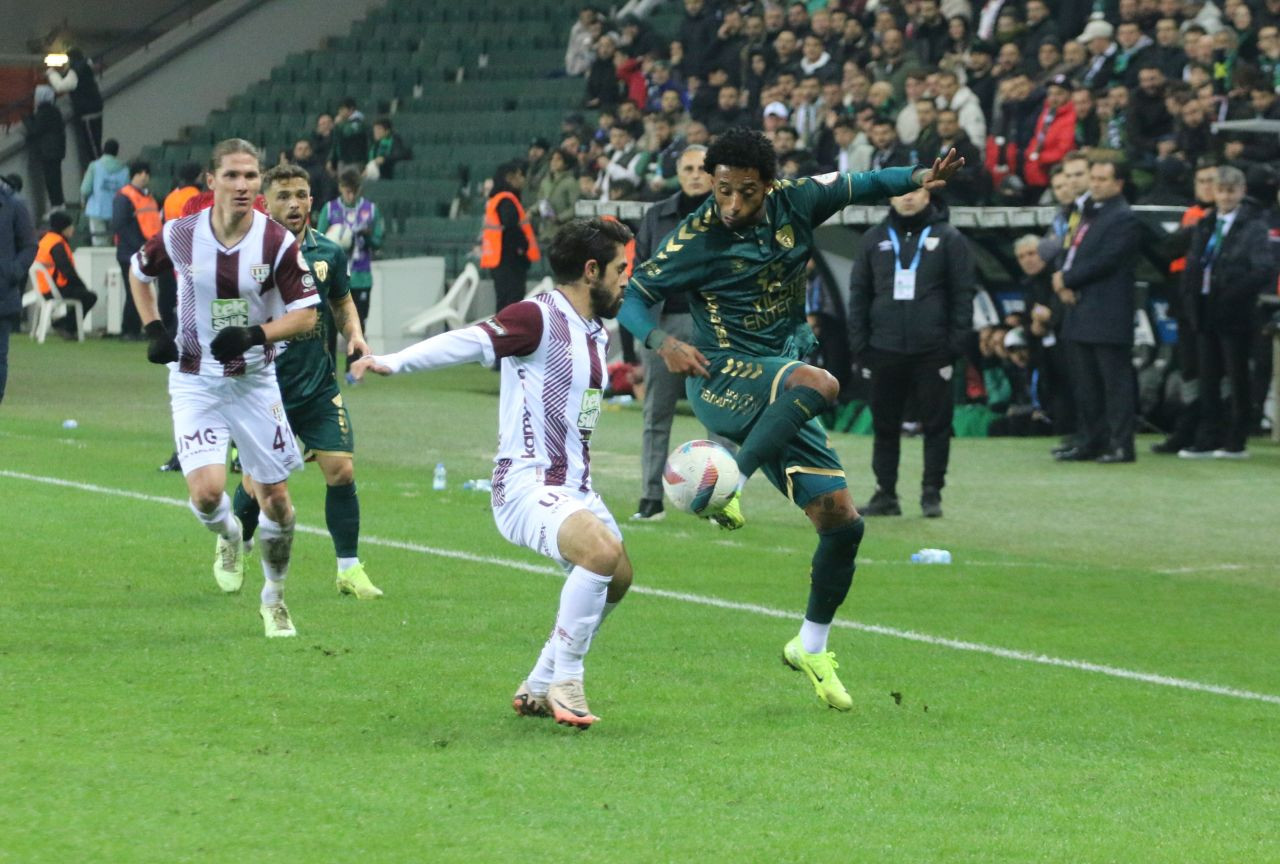 Son Dakika Golüyle Kocaelispor-Bandırmaspor Maçı 2-2 Tamamlandı - Sayfa 1