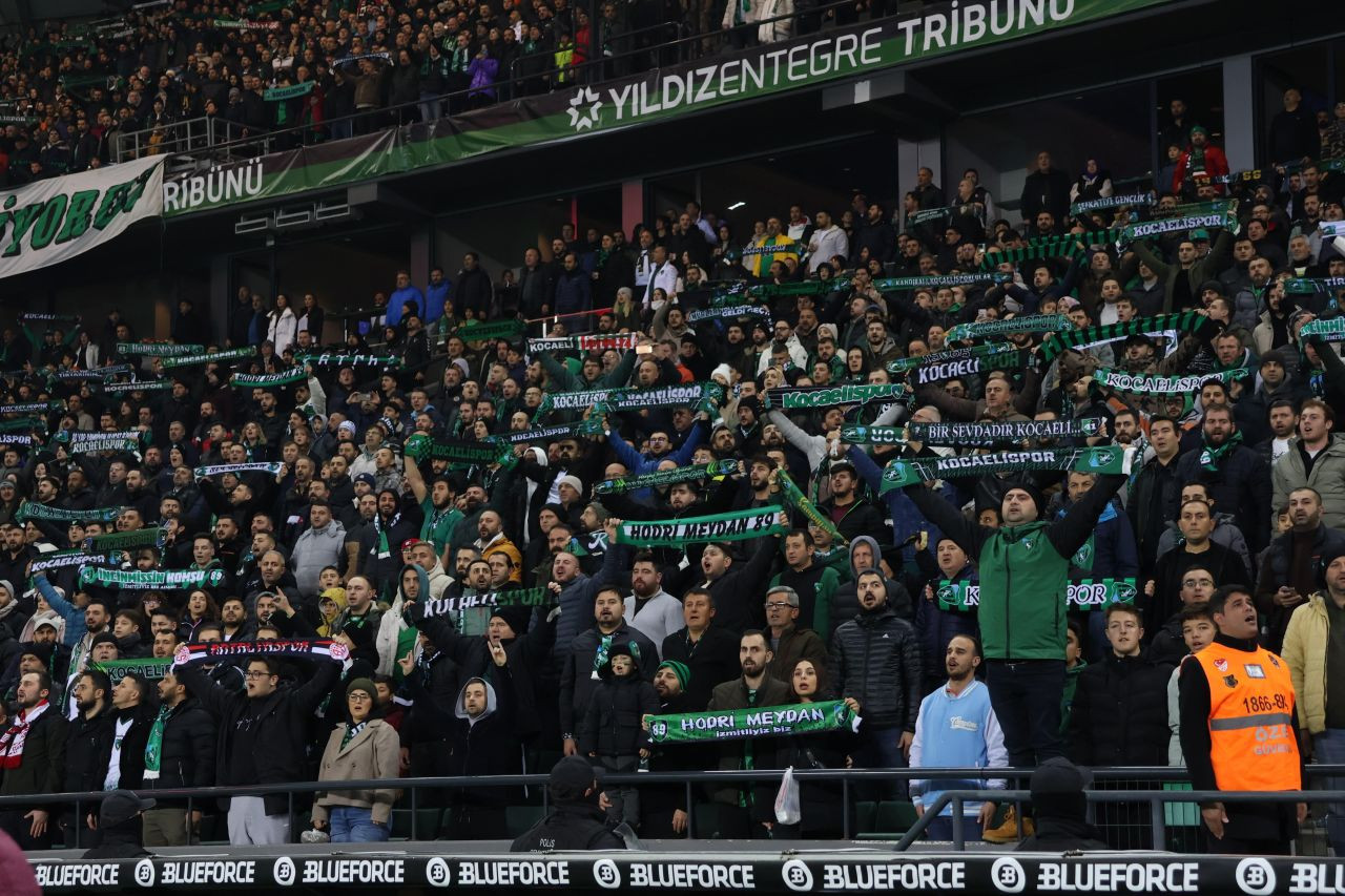 Son Dakika Golüyle Kocaelispor-Bandırmaspor Maçı 2-2 Tamamlandı - Sayfa 11