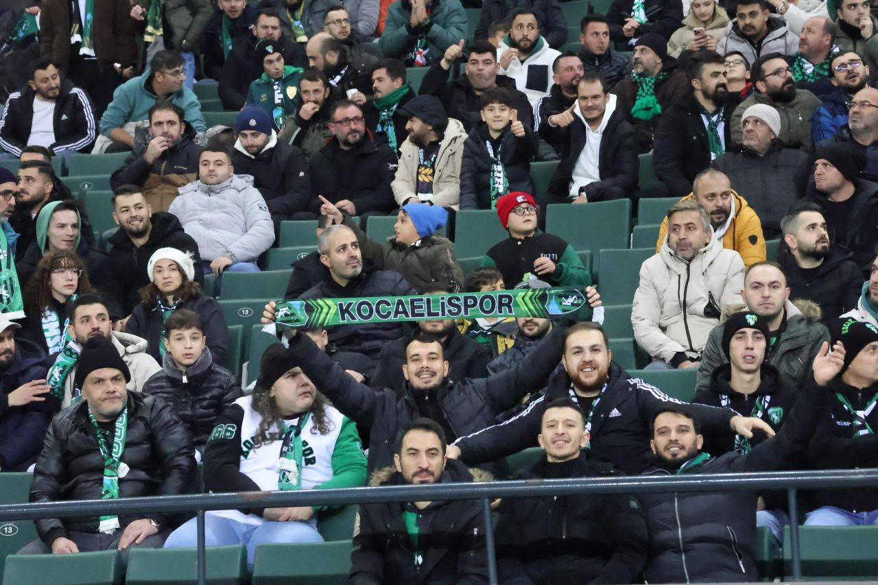 Son Dakika Golüyle Kocaelispor-Bandırmaspor Maçı 2-2 Tamamlandı - Sayfa 13