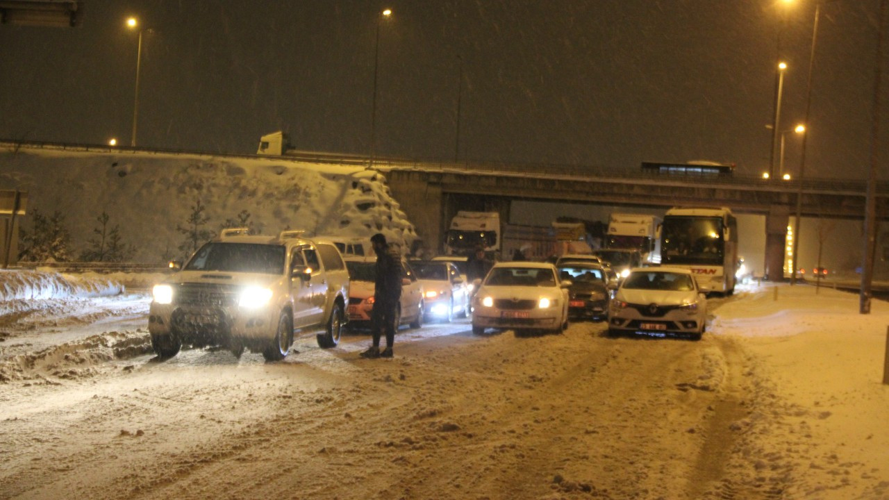 Kayseri-Malatya Karayolu Kar Nedeniyle 8 Saattir Kapalı