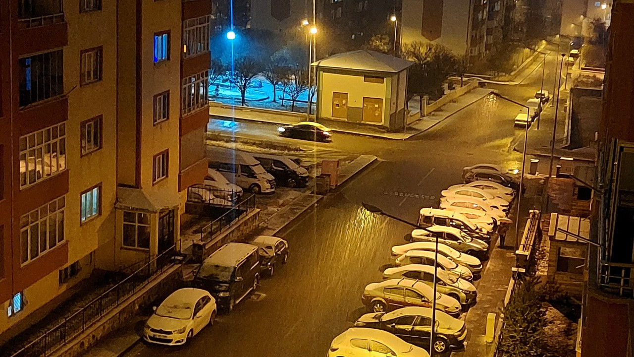 Erzurum’da Yoğun Kar Nedeniyle Okullara 1 Gün Ara