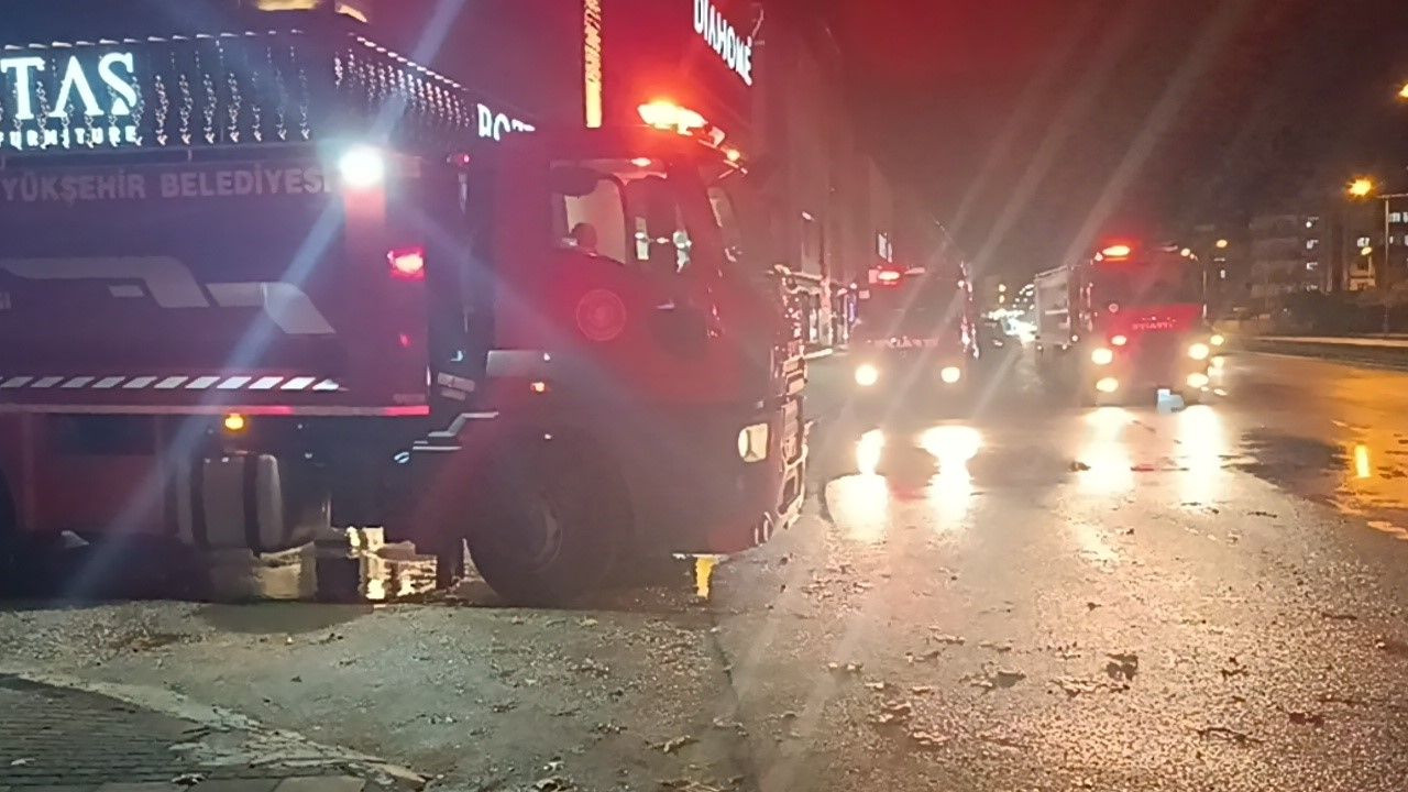 Gaziantep'te Mobilya Deposu Alevlere Teslim Oldu - Sayfa 3