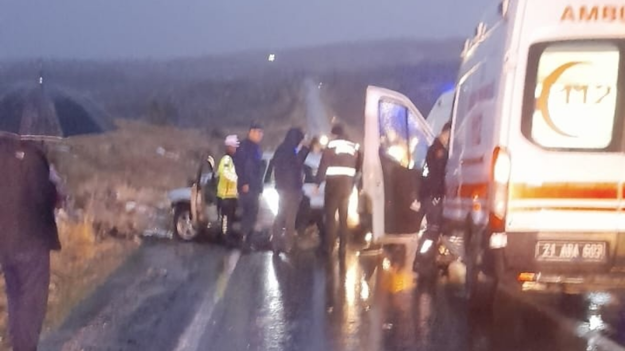 Diyarbakır’da Takla Atan Otomobilde 3 Ölü, 2 Yaralı