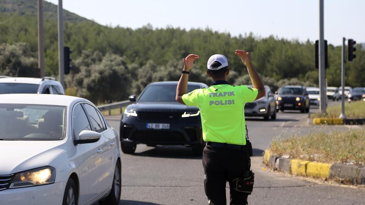 Trafik ekiplerinden sıkı denetim! 1 haftada 3 milyona yakın aracı denetledi - Sayfa 2