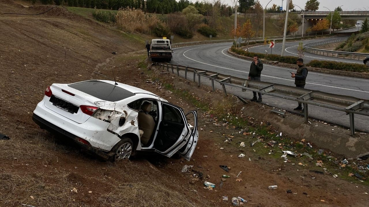 Diyarbakır’da hasta ziyaretine giden arkadaşlar kaza yaptı: 3 yaralı