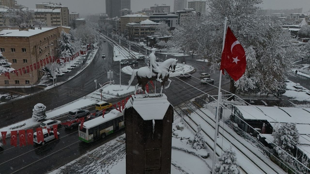 Kayseri’de son 20 yılın en fazla kar yağışı yaşandı