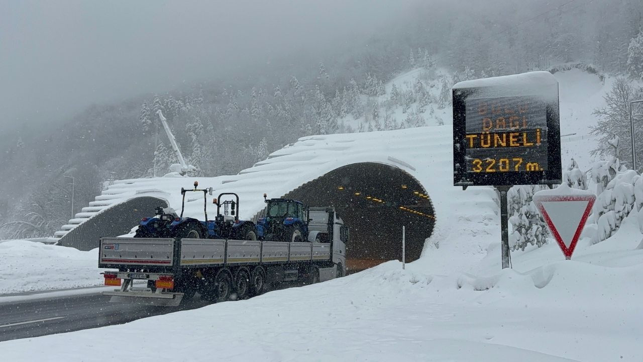 Bolu Dağı Tüneli geçişinde kar yağışı etkili oluyor: Ulaşım rahat - Sayfa 4