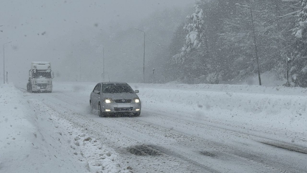 Bolu Dağı'nda kar yağışı etkili oluyor: Kar kalınlığı 75 santimetreyi aştı - Sayfa 6