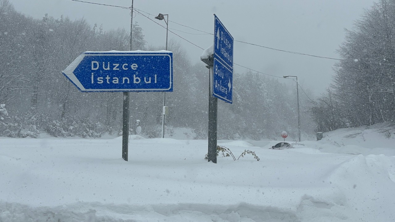 Bolu Dağı'nda kar yağışı etkili oluyor: Kar kalınlığı 75 santimetreyi aştı