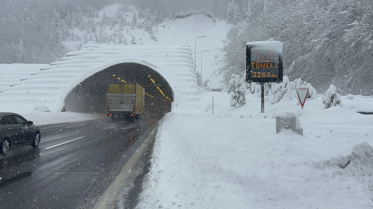 Bolu Dağı Tüneli geçişinde kar yağışı etkili oluyor: Ulaşım rahat - Sayfa 3