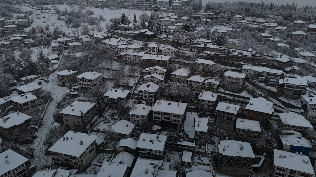 Karabük'te tarihi yapılar beyaz örtüyle kaplandı - Sayfa 17