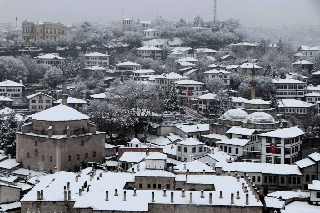 Karabük'te tarihi yapılar beyaz örtüyle kaplandı - Sayfa 11