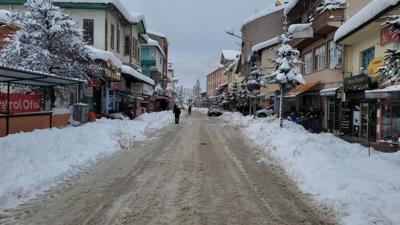 Okulların tatil edildiği ilçede kar kalınlığı 60 santimetreye ulaştı - Sayfa 2