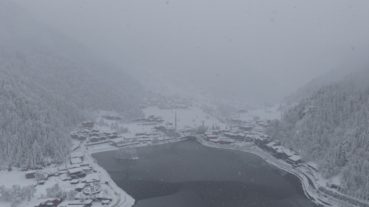 Trabzon Uzungöl'de kar manzaraları