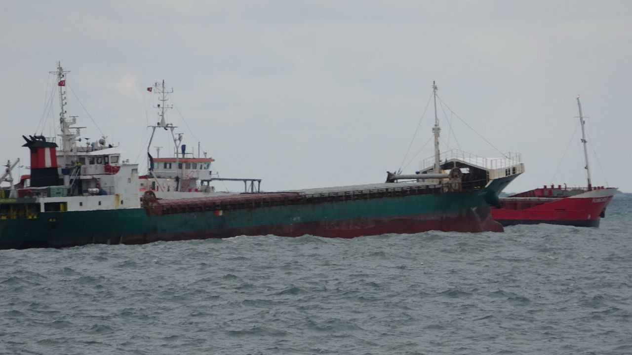 Zonguldak'ta yük gemileri denizde adeta beşik gibi sallandı - Sayfa 6