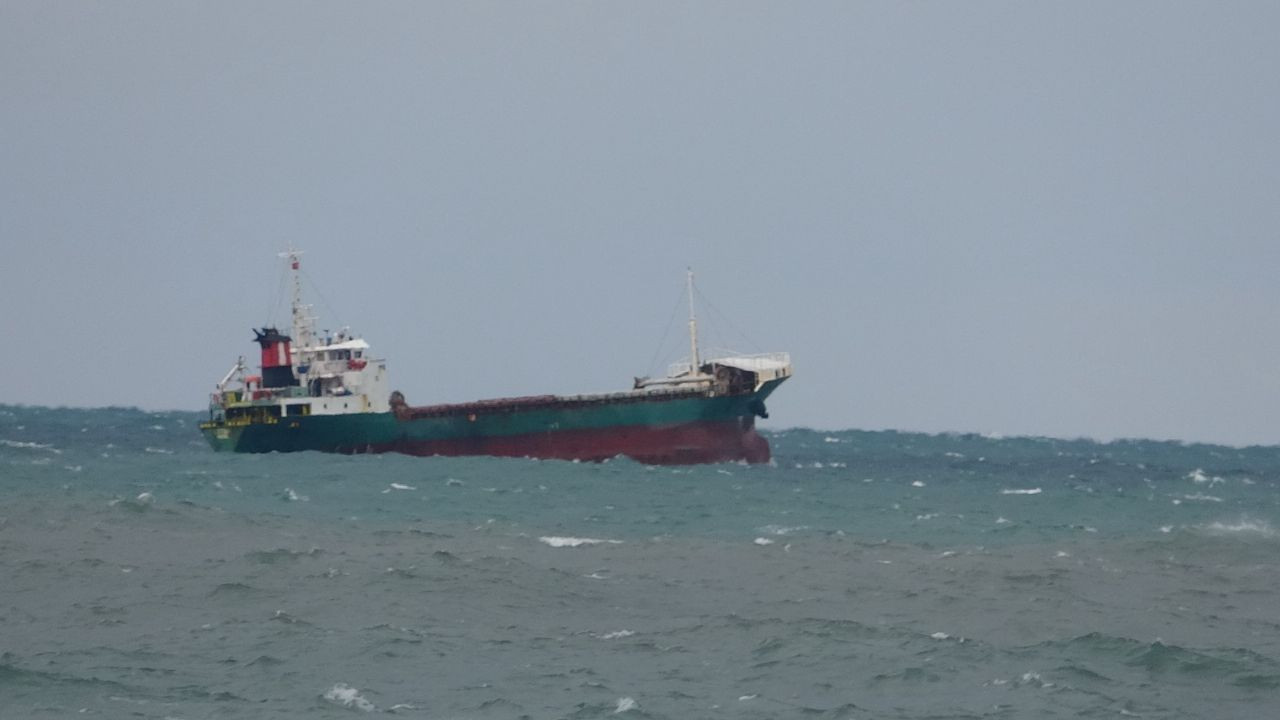 Zonguldak'ta yük gemileri denizde adeta beşik gibi sallandı - Sayfa 5