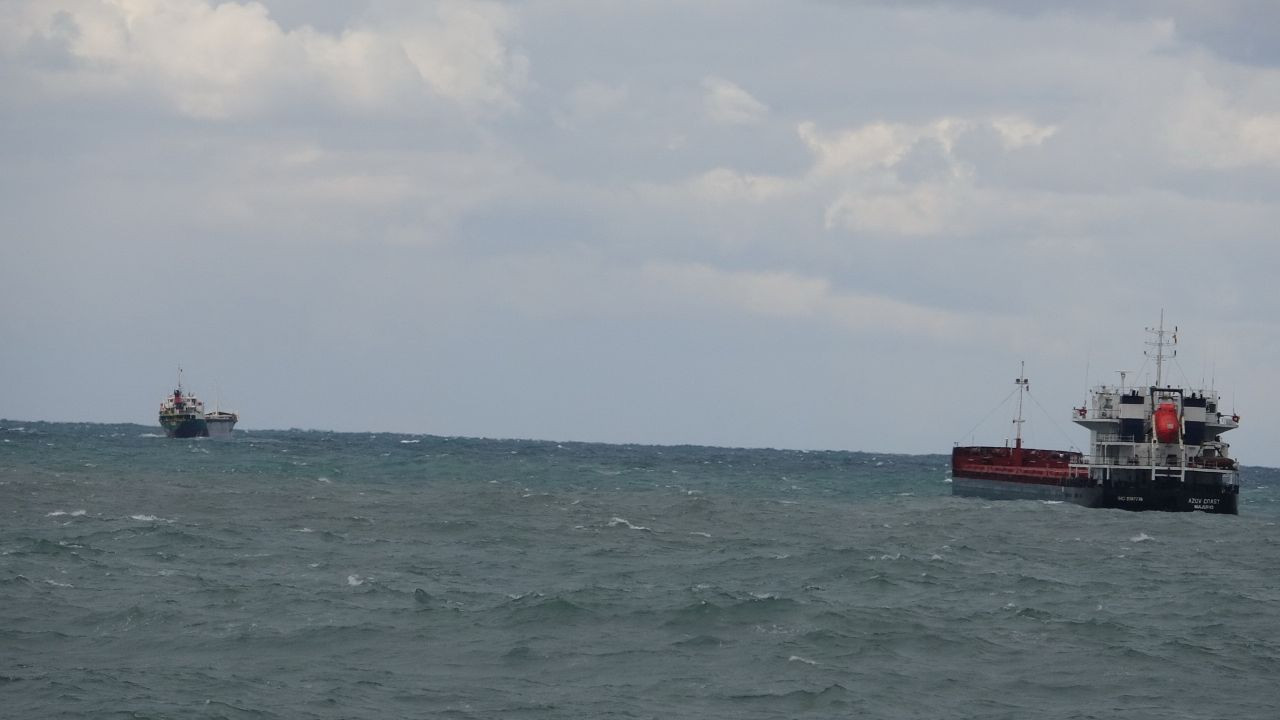 Zonguldak'ta yük gemileri denizde adeta beşik gibi sallandı - Sayfa 3