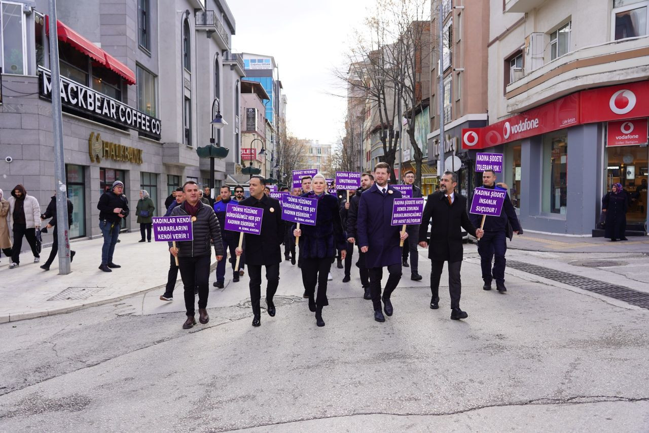 ‘Kadına Karşı Şiddete Hayır' demek için Bilecikli erkekler yürüyüş yaptı - Sayfa 4