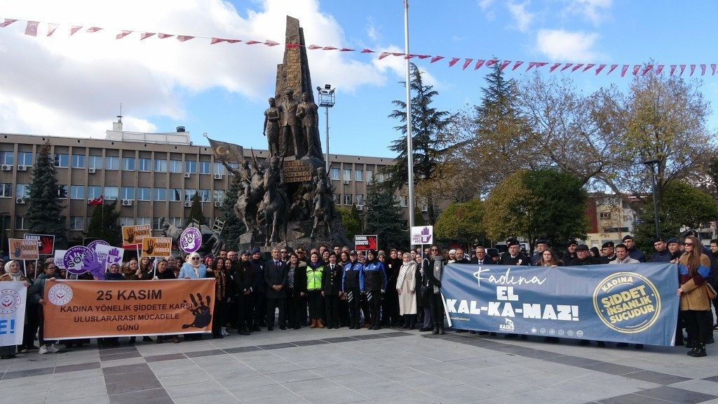 Uşak’ta kadına yönelik şiddete karşı farkındalık etkinliği düzenlendi - Sayfa 3