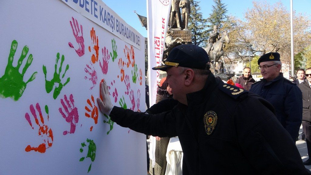 Uşak’ta kadına yönelik şiddete karşı farkındalık etkinliği düzenlendi - Sayfa 7