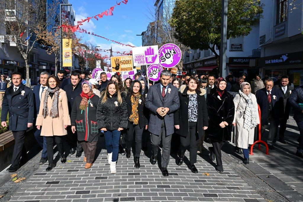 Uşak’ta kadına yönelik şiddete karşı farkındalık etkinliği düzenlendi - Sayfa 11