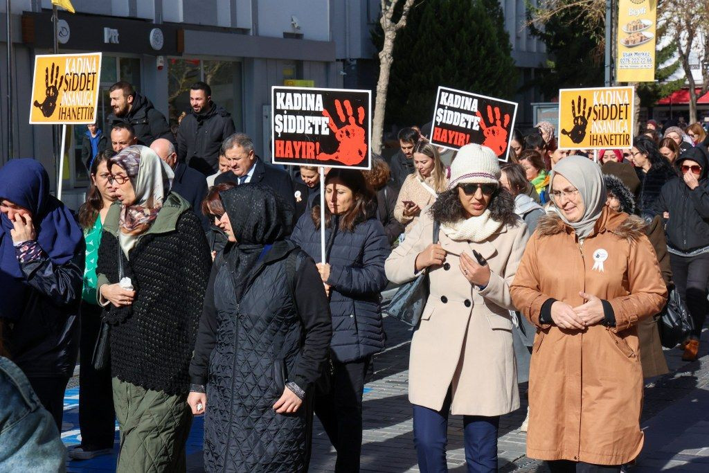 Uşak’ta kadına yönelik şiddete karşı farkındalık etkinliği düzenlendi - Sayfa 12