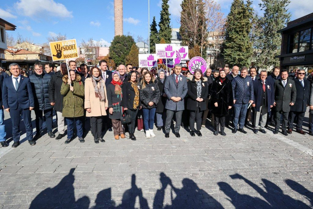 Uşak’ta kadına yönelik şiddete karşı farkındalık etkinliği düzenlendi - Sayfa 13