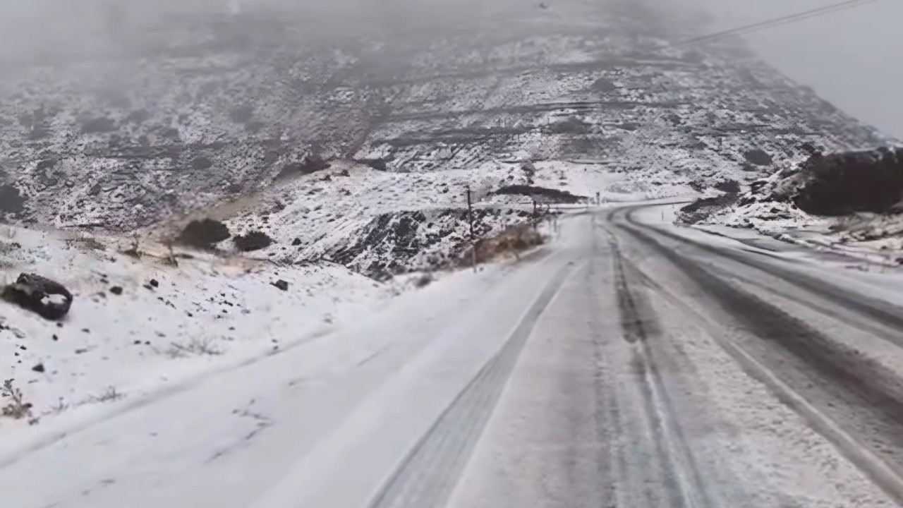 Siirt’in Yüksek Kesimlerinde Kar Yağışı Dağları Beyaza Bürüdü