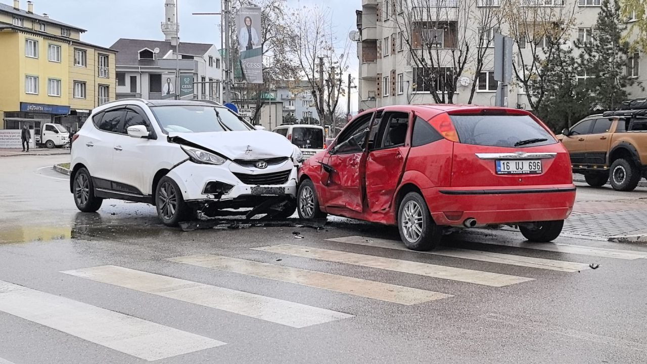 Bursa İnegöl’de Cip ile Otomobil Çarpıştı: 1’i Çocuk 2 Yaralı - Sayfa 2