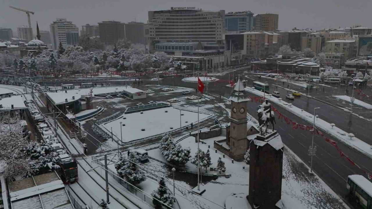 Kayseri’de Kar Yağışı Nedeniyle Okullar Bir Gün Daha Tatil