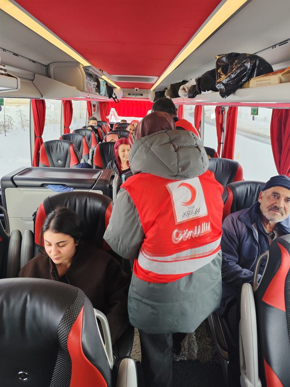 Erzurum’da Yolda Kalanlara Kızılay’dan İkram Desteği - Sayfa 4