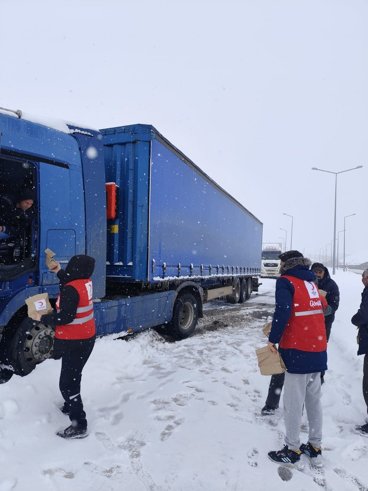 Erzurum’da Yolda Kalanlara Kızılay’dan İkram Desteği - Sayfa 6