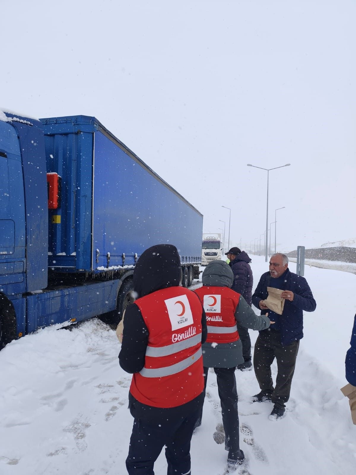 Erzurum’da Yolda Kalanlara Kızılay’dan İkram Desteği - Sayfa 7