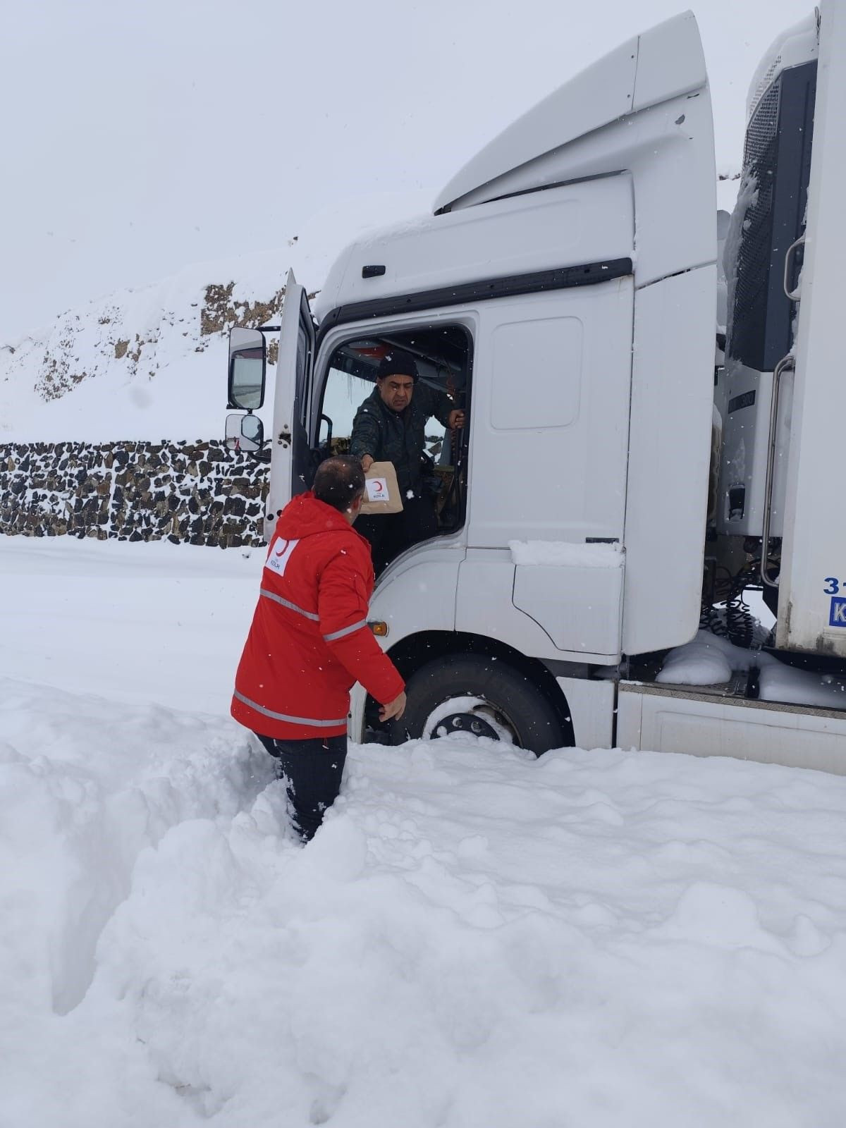 Erzurum’da Yolda Kalanlara Kızılay’dan İkram Desteği - Sayfa 8