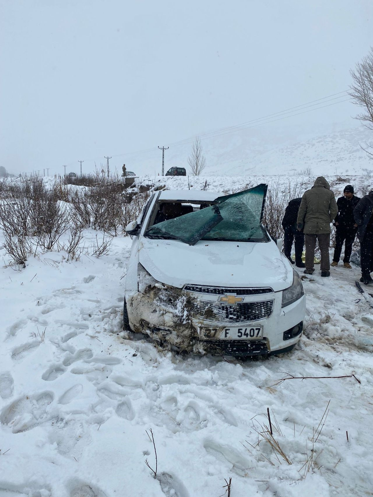 Tatvan’da Otomobil Şarampole Yuvarlandı: 4 Kişi Yaralandı - Sayfa 1