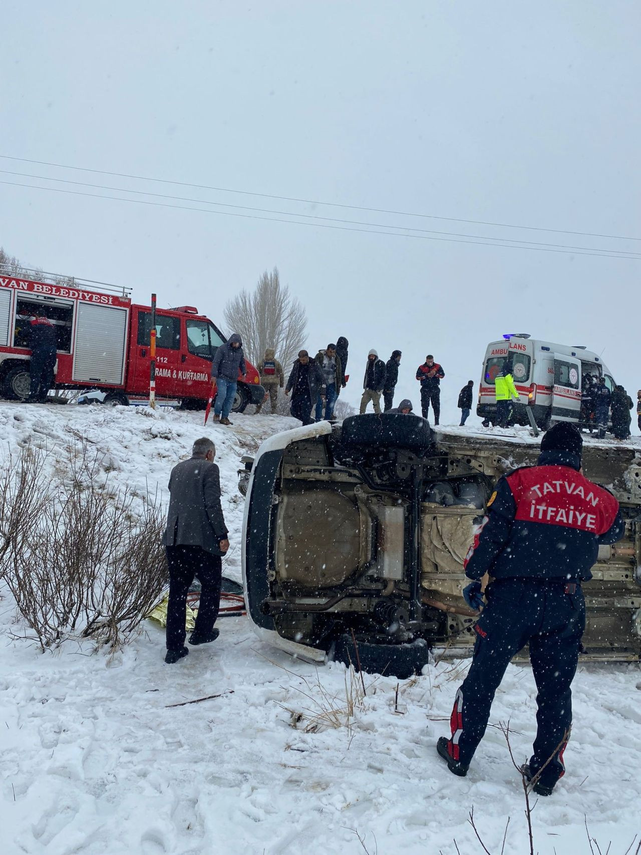 Tatvan’da Otomobil Şarampole Yuvarlandı: 4 Kişi Yaralandı - Sayfa 2