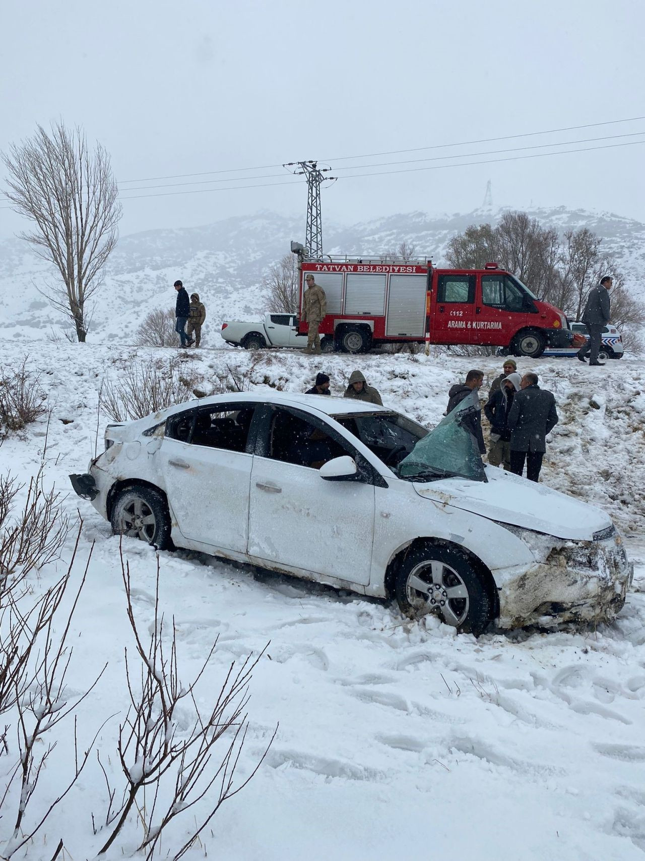 Tatvan’da Otomobil Şarampole Yuvarlandı: 4 Kişi Yaralandı - Sayfa 3