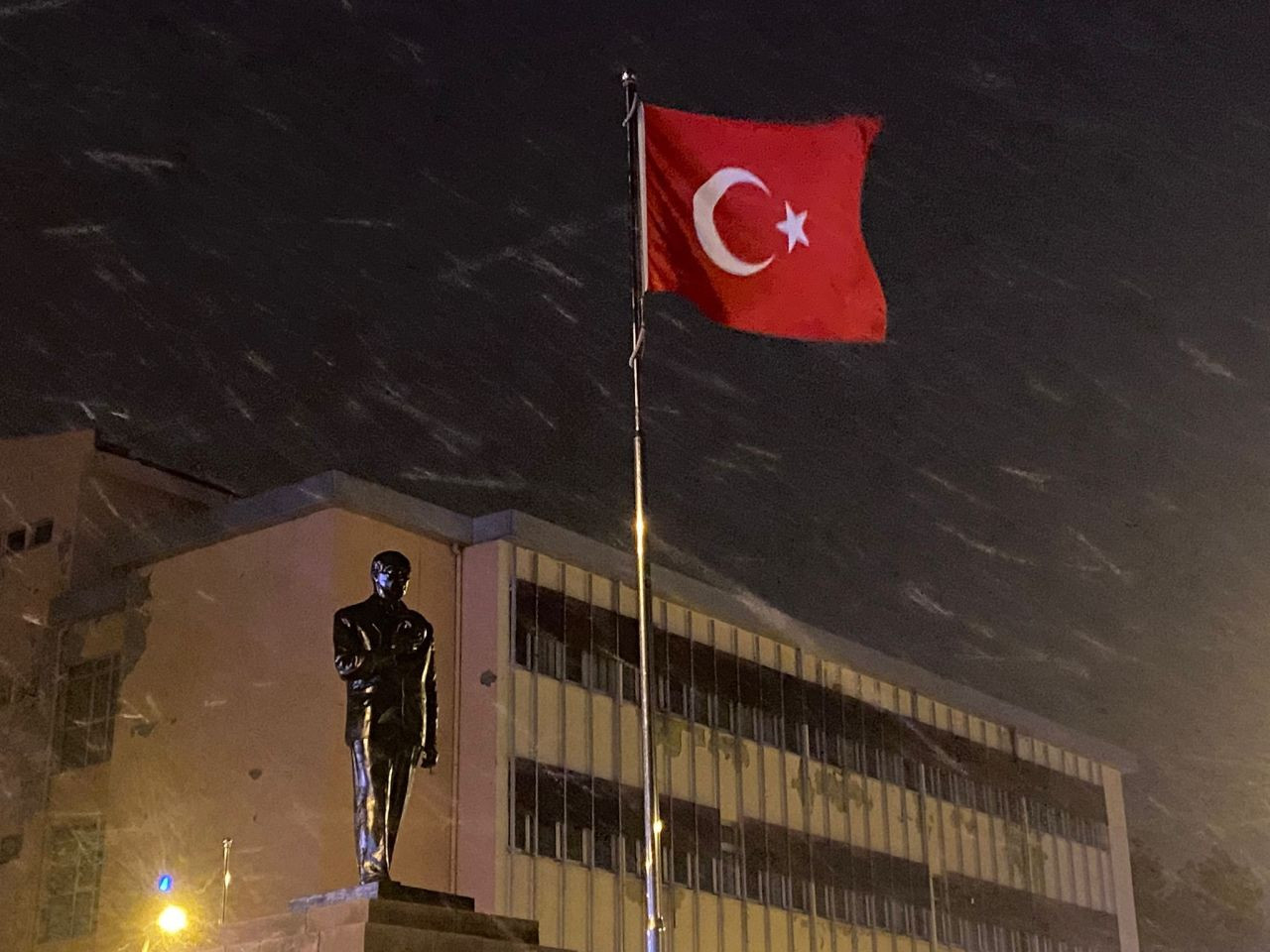 Çankırı’da Kar Yağışı Şehri Beyaza Bürüdü - Sayfa 2