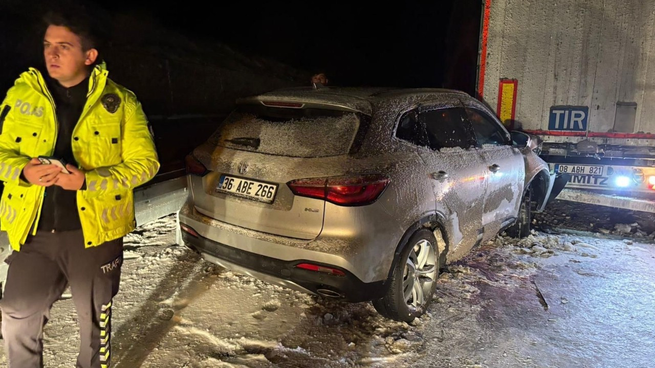 Sarıkamış’ta Kar ve Tipi Araçları Mahsur Bıraktı: Ekipler Seferber Oldu